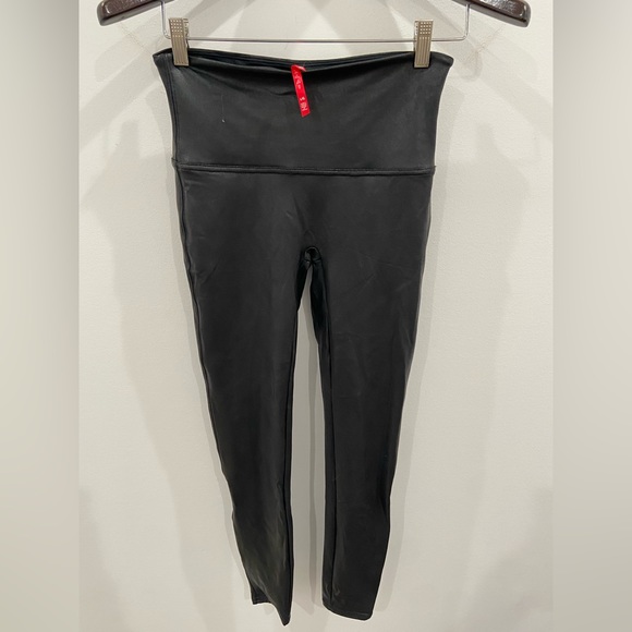 Spanx faux leather leggings size L black color - Picture 2 of 6